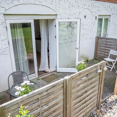 Apartment 300 Meter Walk To Lego House - 80m2 Two Bedroom With Garden - Unit B *