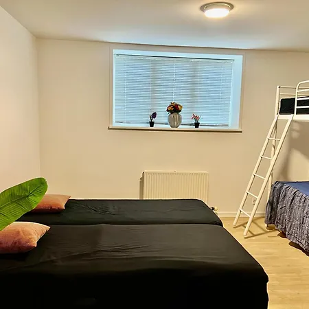 Lejlighed 300 Meter Walk To Lego House - 80m2 Two Bedroom With Garden - Unit B